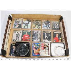 ESTATE FLAT OF GORDIE HOWE HOCKEY CARDS