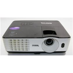 BENQ PROJECTOR WITH 0 HOURS ON LAMP