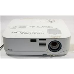 NEC 3 LCD PROJECTOR. ONLY 665 HRS ON LAMP.