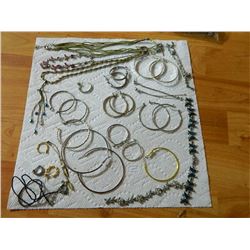 BAG OF ASSORTED JEWELRY