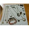 Image 2 : BAG OF ASSORTED JEWELRY & CHAINS