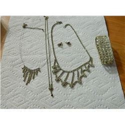 BAG OF ASSORTED JEWELRY - RHINESTONES