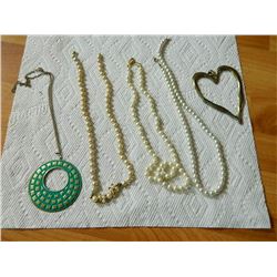 BAG OF ASSORTED JEWELRY - PEARLS & MORE