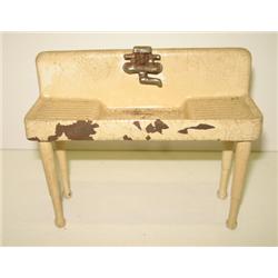 ARCADE CHILD’S KITCHEN SINK