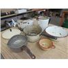 Image 1 : LOT OF VINTAGE ENAMEL WARE