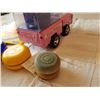 Image 5 : LITTLE BETTY TIN TRUCK, 3 YOYOS