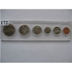 1976 CANADIAN COIN SET *W/HARD PLASTIC HOLDER*