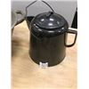 Image 2 : BREAD PAN & CAMP KETTLE W/LID