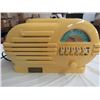 Image 17 : 2 ANTIQUE RADIOS (BAKE-LITE) 1 REPO RADIO