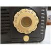 Image 3 : 2 ANTIQUE RADIOS (BAKE-LITE) 1 REPO RADIO