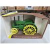 Image 1 : JOHN DEERE 1953 MODEL TRACTOR (1990) *1/16 SCALE*