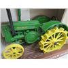 Image 2 : JOHN DEERE 1953 MODEL TRACTOR (1990) *1/16 SCALE*