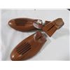 Image 7 : 1989 (ROUGHRIDER) BOTTLE & WOODEN SHOE STRETCHERS (SIZE 10EEE)