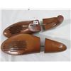 Image 9 : 1989 (ROUGHRIDER) BOTTLE & WOODEN SHOE STRETCHERS (SIZE 10EEE)