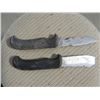 Image 3 : 2 KNIVES (CAPER AND SKINNER), *SKINNER HAS BROKEN TIP* APPROX 8 INCHES