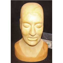 ZZ-CLEARANCE DISPLAY BUST WITH HUGE SCULPTED HEAD DESIGNED FOR OVERSIZED MASKS