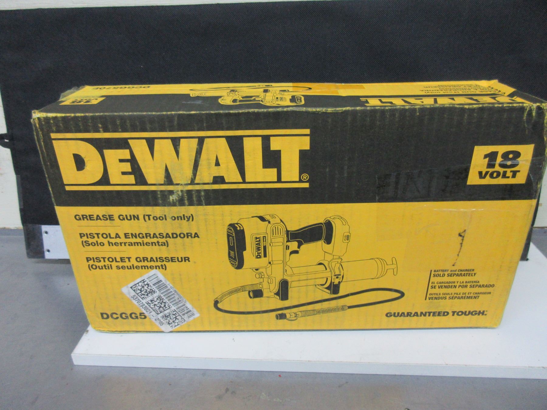 New DeWalt 18 volt Grease Gun / tool only model DCGG570B