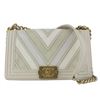 Image 1 : CHANEL CHEVRON MEDIUM BOY BAGS