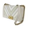 Image 2 : CHANEL CHEVRON MEDIUM BOY BAGS