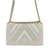 Image 5 : CHANEL CHEVRON MEDIUM BOY BAGS