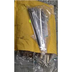 APPROXIMATELY 1000 STAINLESS STEEL TIES