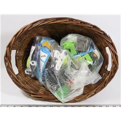 BASKET WITH 2 PLASTIC BAGS OF LEGO.