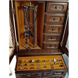 16)  DELUXE JEWELRY BOX & CONTENTS