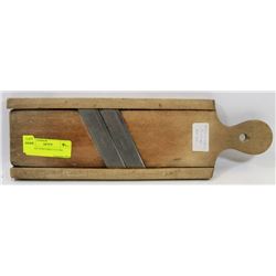 VINTAGE VEGETABLE CUTTER