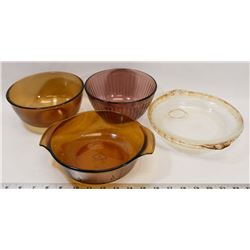 COLLECTION OF VINTAGE PYREX AND FIRE KING DISHES