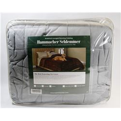 PET PROTECTOR FOR A BED