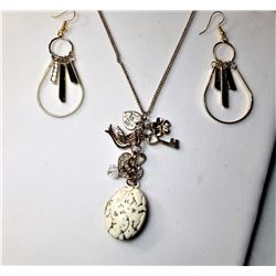 14)  GOLD TONE & ENAMEL LOCKET WITH