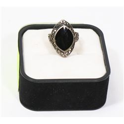 ESTATE .925 SILVER RING W/BLACK GEMSTONE