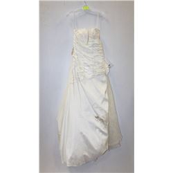 GEMINI BRIDAL SIZE 8 IVORY FRINGED MERMAID STYLE