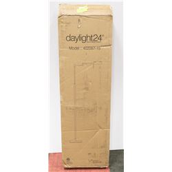 FLOOR LIGHT, DAYLIGHTS