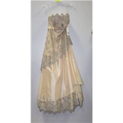 MAYQUEEN SIZE 10 IVORY STRAPLESS A-LINE WEDDING