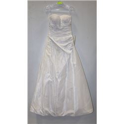 KNIGHTLY BY GEMINI BRIDAL SIZE 10 WHITE A-LINE
