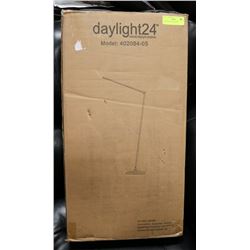 FLOOR LIGHT, DAYLIGHTS