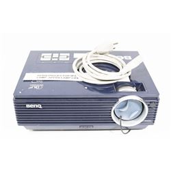BENQ PROJECTOR W ONLY 52 HOURS ON LAMP