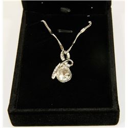 CLEAR FASHION NECKLACE WITH