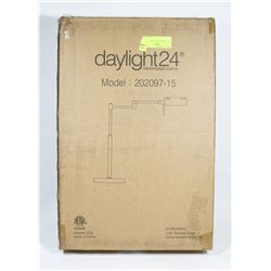 DAYLIGHTED DECK LAMP