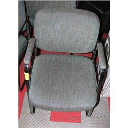 EXECUTIVE OFFICE CHAIR