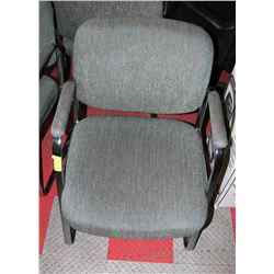 EXECUTIVE OFFICE CHAIR