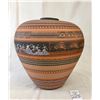 Image 10 : Large Navajo Etched Pot With Ribbons
