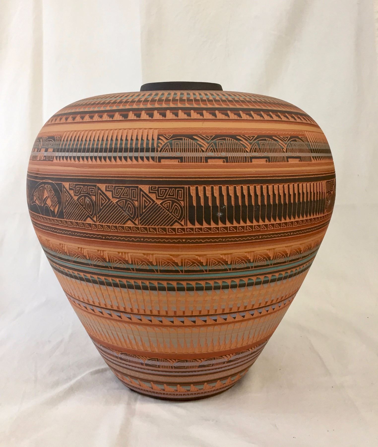Large Navajo Etched Pot With Ribbons