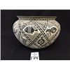 Image 8 : Large Pot by Mary Saxon