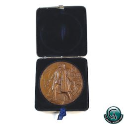 Medal: 1893 Columbian Exposition Official Award Medal in original tin display case. Prisitine Uncirc