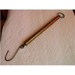 BRASS SPRING SCALE - "SALTER" - "NOT LEGAL FOR TRA "MADE IN ENGLAND" - 0-4LBS - BRASS TUBE 7" LONG S