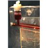 Image 8 : 12 Monkeys (1995) - Elaborate Clipboard Set Prop