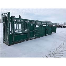 North Star Portable crowding tub, c/w hitch, axles, and jack. Manual squeeze, Unit is in very good c