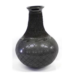 Mata Ortiz Pottery Jar by Luis Ortiz